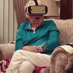 The reaction of a person wears glasses and virtual reality !!