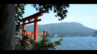 開運メッセージ　平成25年11月3日（日）　写真：芦ノ湖と箱根神社の鳥居