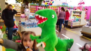 Playing in the Toy Store / Dinosaurs Peppa Pig World