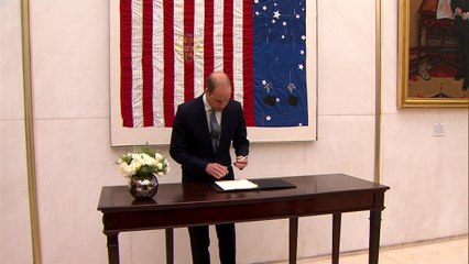 Kate and Will sign book of condolences for Orlando victims