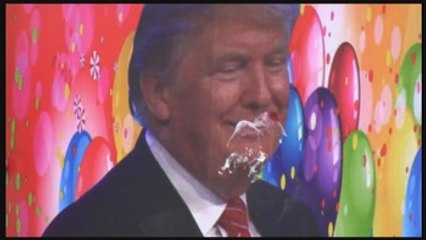Tarta y globos para celebrar el cumpleaños de Trump en India