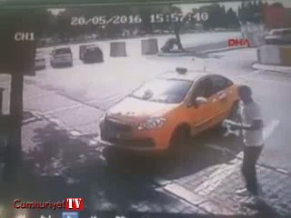 Parasını kurtarmak isterken canından oluyordu