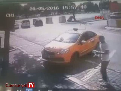 Parasını kurtarmak isterken canından oluyordu