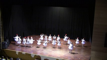 Solo se vive una vez - Festival Fin de Curso Las Zapatillas Rojas 2016