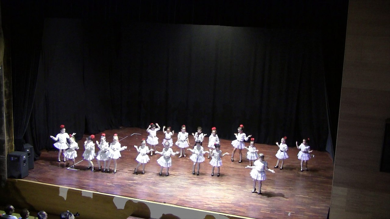 Solo se vive una vez - Festival Fin de Curso Las Zapatillas Rojas 2016