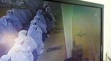 فيديو: لحظة وفاة سيدة أثناء صلاة التراويح