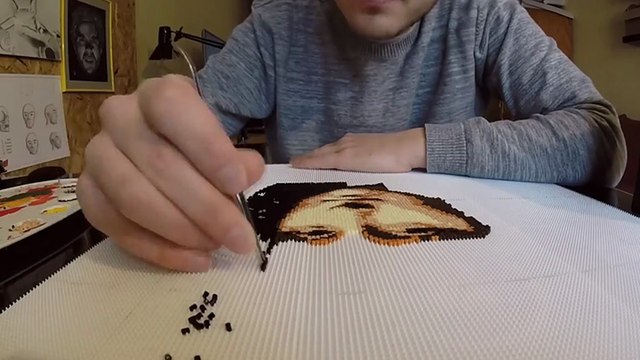 Il reproduit La Joconde avec des perles