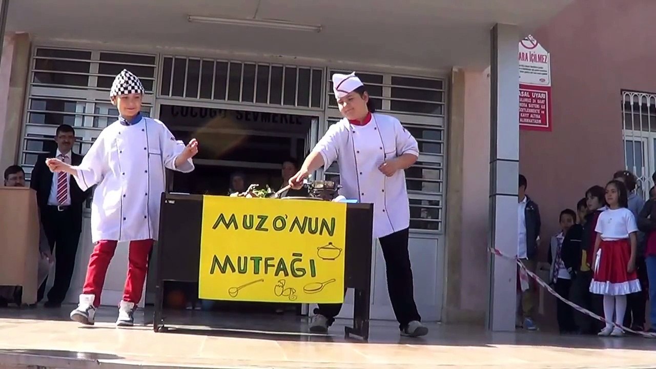 23 NİSAN 2013 ISPANAKLI  YUMURTA GÖSTERİSİ