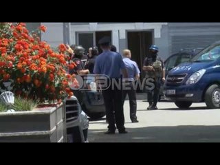 Ora News – Ardian Çapja në Drejtorinë e Policisë Tiranë, i merren shenjat e gishtave