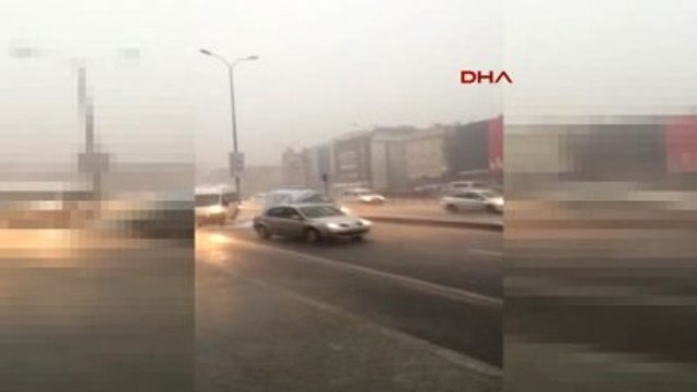 İstanbul'u Kara Bulutlar Sardı; Sağanak Yağmur Başladı