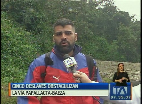 Cinco deslaves obstaculizan la vía Papallacta-Baeza