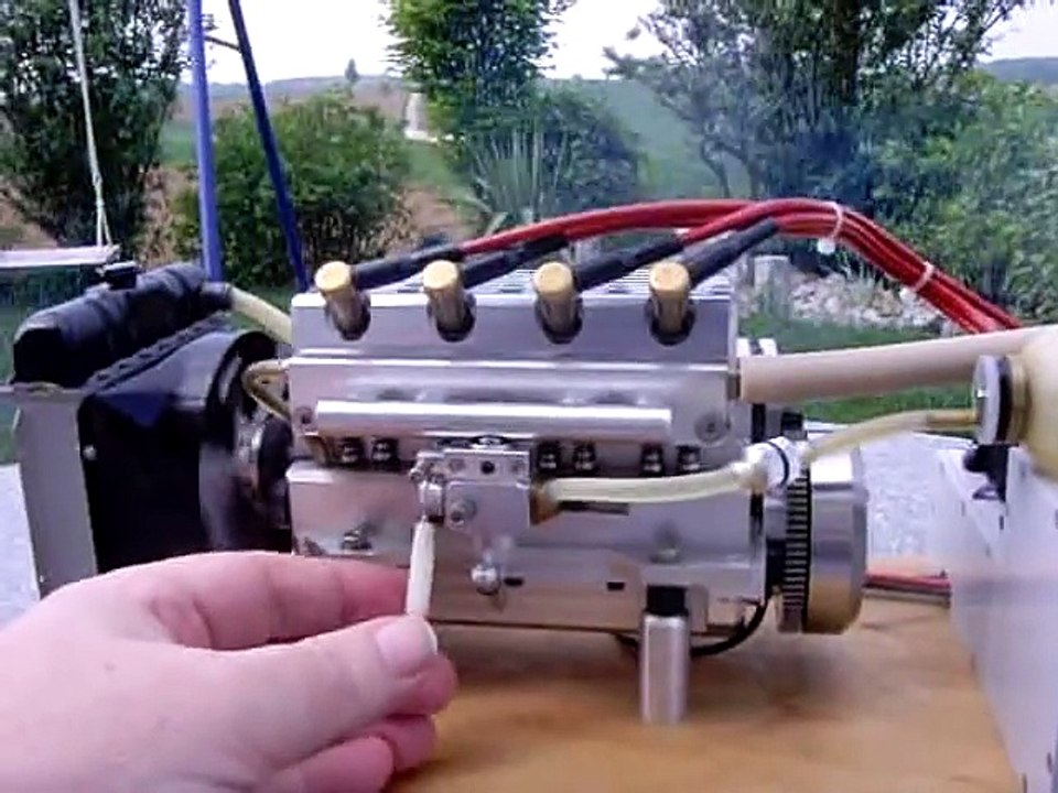 Modellmotor 4 Zylinder mit 20ccm