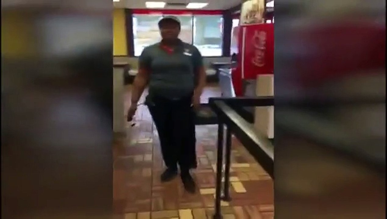 Cette employée de fast food est vraiment très très très énervée