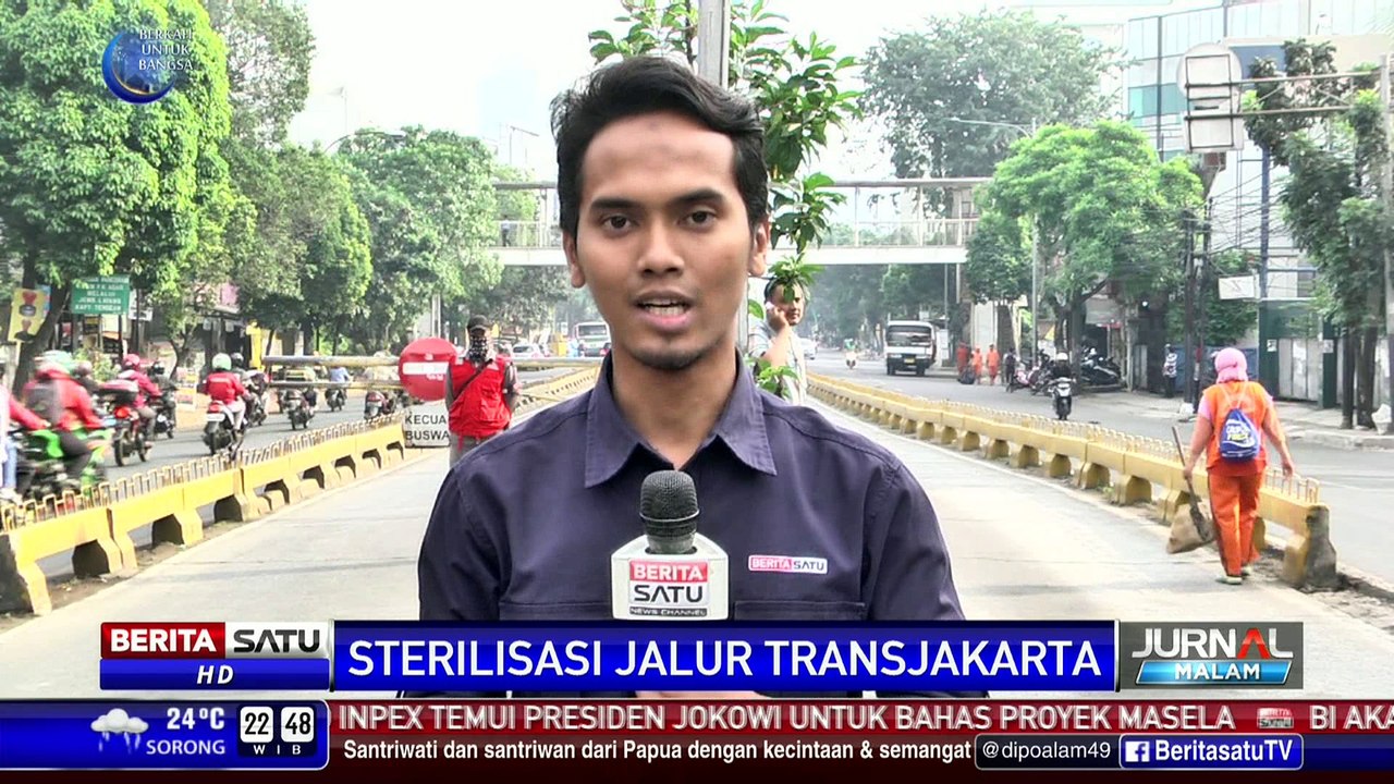 Masuk Jalur Busway, Sepeda Motor Mengekor Bus Transjakarta
