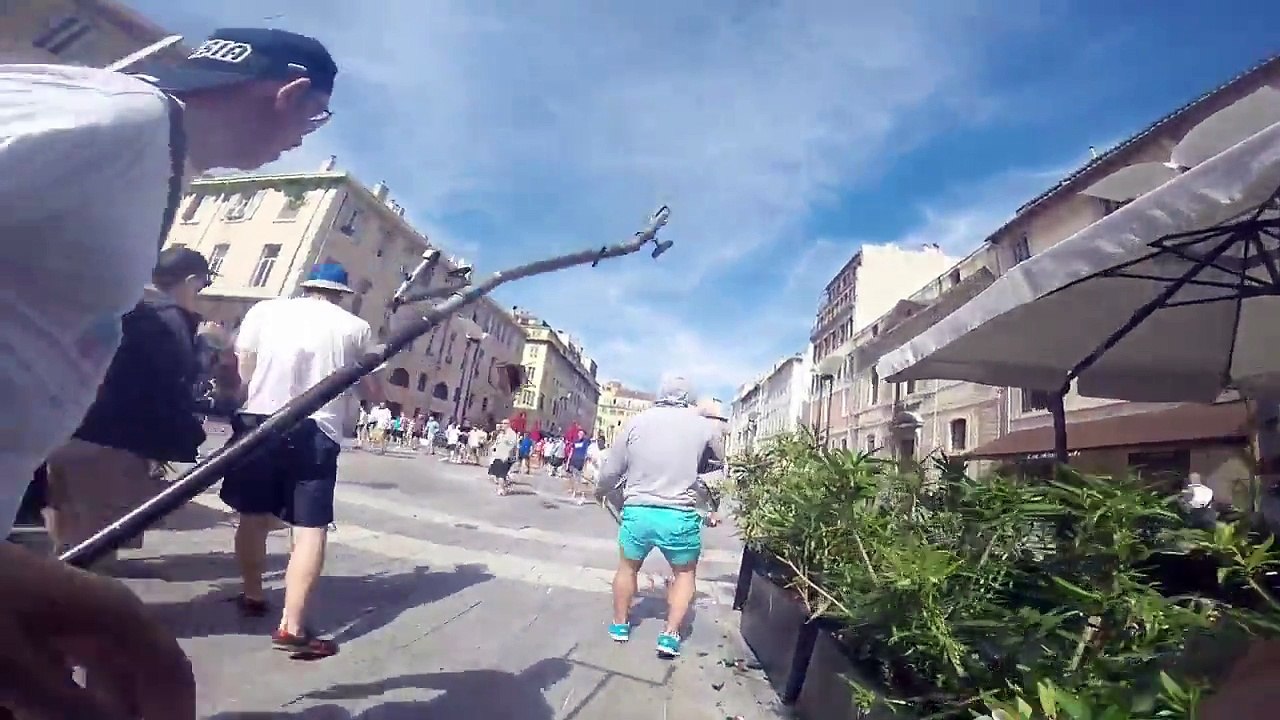 Un hooligan russe filme les affrontements entre supporters à Marseille