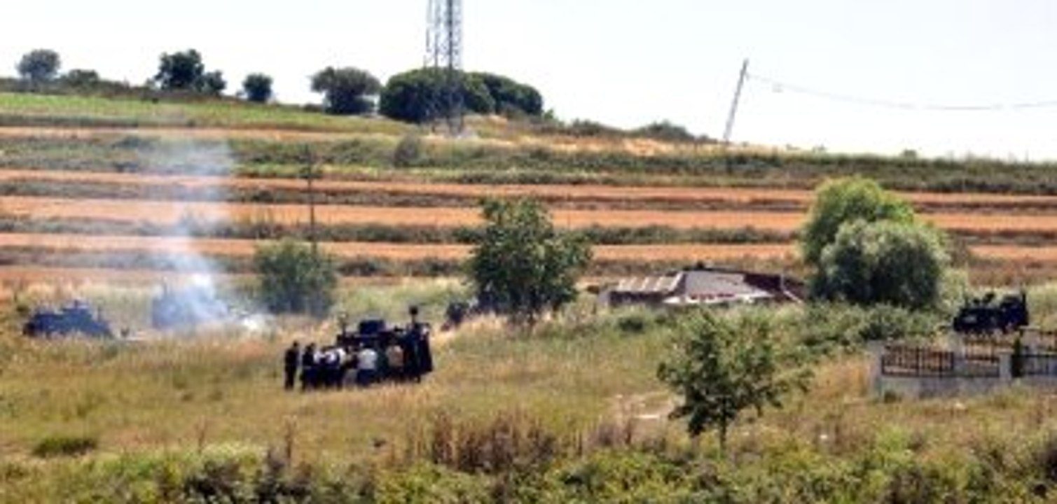 İstanbul'da Polise Silahlı Saldırı! 1 Polis Şehit Oldu, 1 Saldırgan Öldürüldü