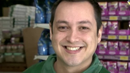 Em tempos de crise, vendedores usam simpatia para segurar o emprego