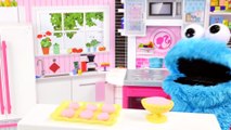 Cookie Monster Bakes Cookies for his Crush, Barbie _ Barbie Doll Episodes by DCTC