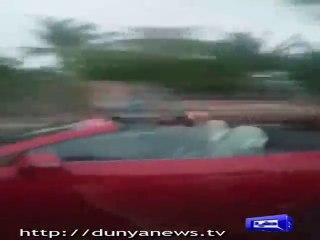 Watch Faisal Vawda's VIP protocol - A guy Intercept his Motorcade and Speaks on Megaphone