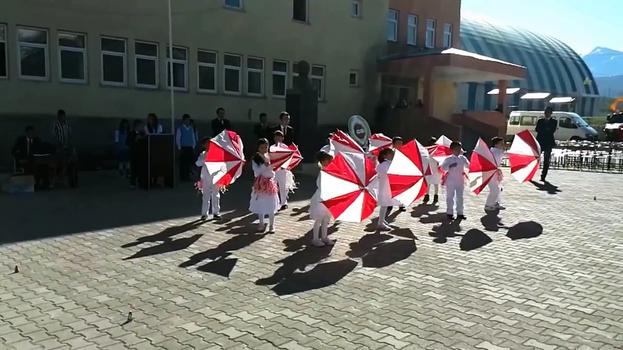 Yedisu YİBO 23 Nisan Şemsiye Dansı Gösterisi 2/A Sınıfı Süper 2014