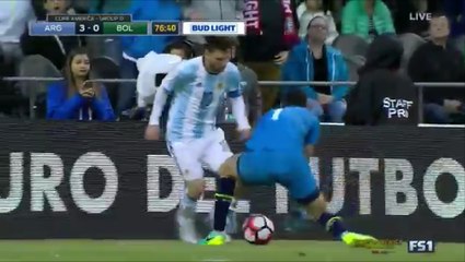Lionel Messi With An Awesome Nutmeg On Goalkeeper Carlos Lampe!