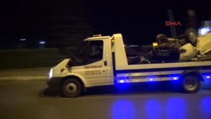 Çorum'da Otomobil Aydınlatma Direğine Çarptı : 1 Ölü, 4 Yaralı