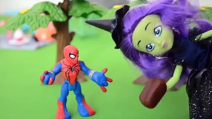Pig George da Familia Peppa contra Bruxinha que Transforma Spider em Aranha!!! Em Portugues.mp4