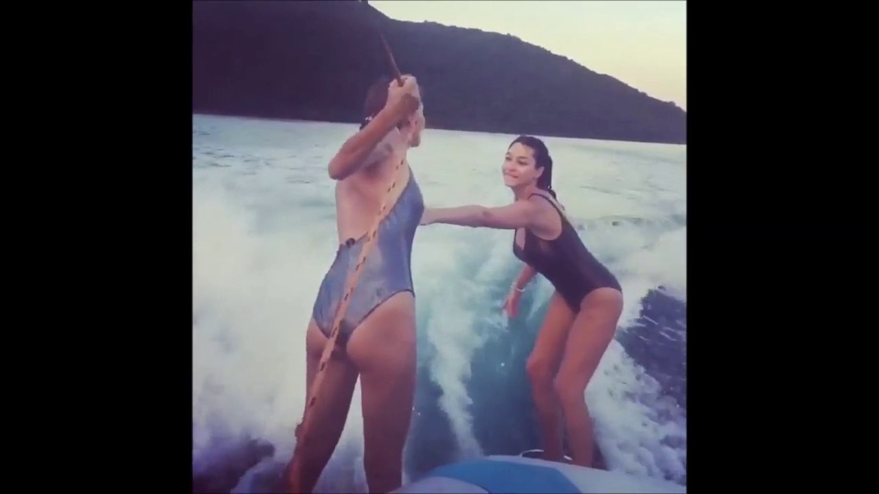 2 jolies demoiselles boivent un coup en faisant du Wakeboard... Classe