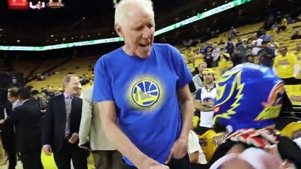 Quand Rey Mysterio rencontre Bill Walton durant les finales NBA