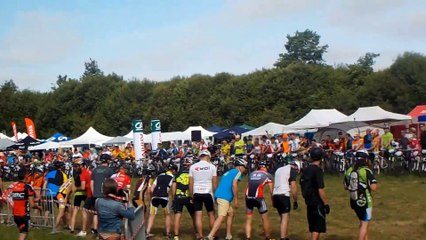 Départ canon de Maxime aux 6H de VTT Déraillées 2015