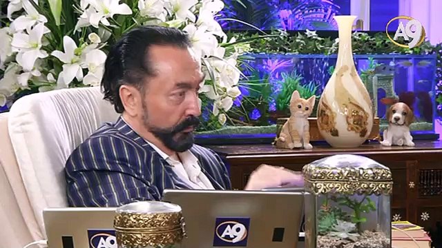 Münafıklar Peygamberimiz (sav)’in hanımlarına sevgisini kıskanıp, sürekli hangi hanımının yanında olduğunu araştırırlardı.