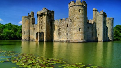 10 Amazing Moats Around the World