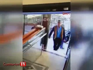 Sadaka kutusunu böyle çaldı