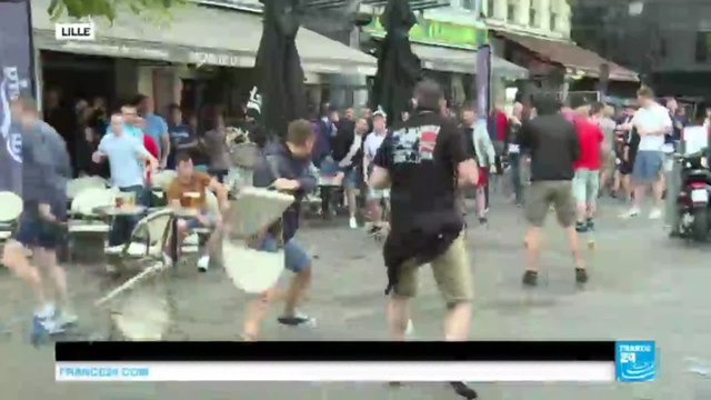 EURO 2016 - Jets de chaises, de bouteilles... Les hooligans anglais et russes se font à nouveau face