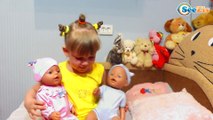 Беби Борн и Девочка Ника. Видео для детей. Ухаживаем за новой куклой. Baby Born Doll. Tiki Taki Nika