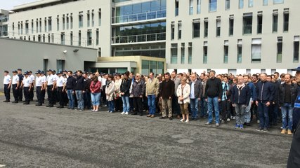 Minute de silence à l'hôtel de police