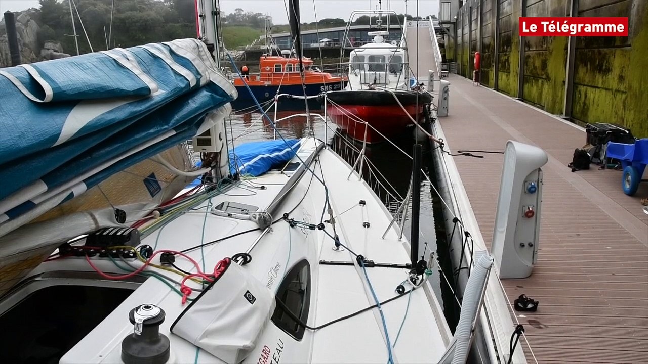Solitaire Bompard-Le Figaro. Philippe Quillec prépare le bateau de Damien Cloarec