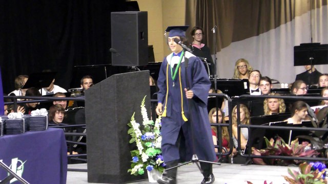 Cet étudiant chante 7 years comme un dieu à la remise des diplômes à l'université