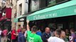 Supporters Anglais et Irlandais chantent ensemble contre les Russes à Paris - Euro 2016