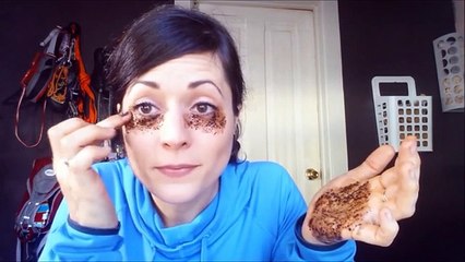 Soffrite di borse sotto agli occhi? Ecco come preparare un' OTTIMA maschera con i FONDI del CAFFè!