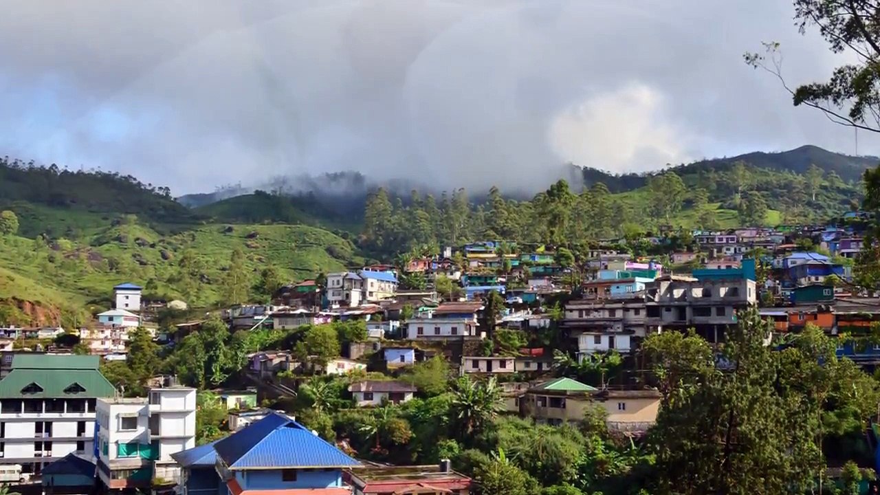 جبل راجا مالا في مونار مع المحمية الوطنيه إيرافيكولام Eravikulam National Park