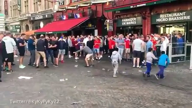 Euro 2016 : des fans Anglais humilient des enfants en leur jetant de l'argent