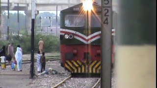 pakistan railway 304 CROSSED  07 UP AT PATTOKI