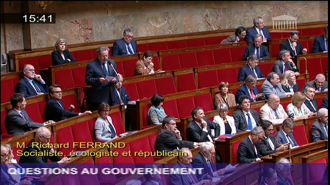 Autocars, permis de conduire, professions réglementées : le point sur la mise en oeuvre de la loi Activité