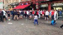 Euro 2016 : des supporters anglais jettent des pièces à des enfants Roms