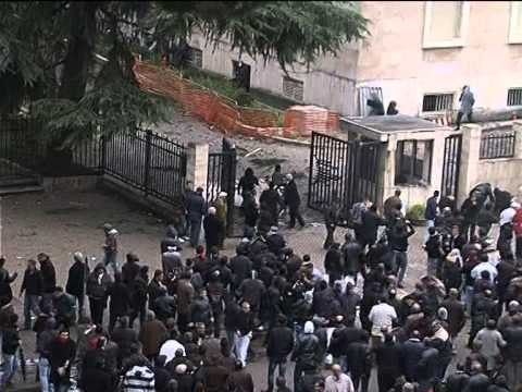 PARLAMENTI EUROPIAN FYLE FLET PER KRIZEN POLITIKE NE SHQIPERI LAJM