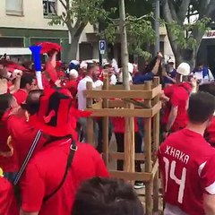 Shtyhen tifozët kuqezi me ata francez (Video)