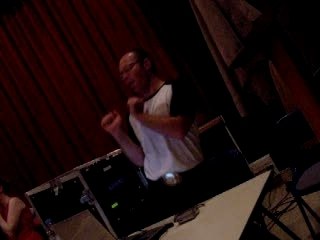 Le DJ pete un cable !!