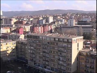 QEVERIA NE KOSOVE ARRIHET KOALICIONI AKR MERR POSTIN E PRESIDENTIT LAJM