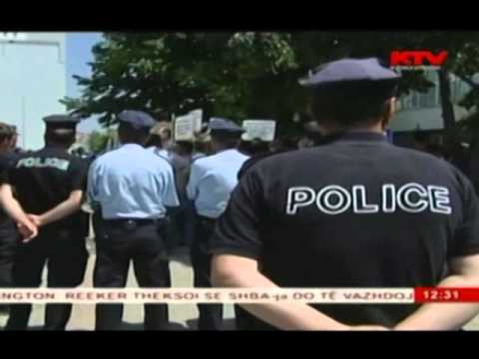 LEVIZJA “VETEVENDOSJE” PROTESTE KUNDER COOPER QELLOHET ME DOMATE LAJM